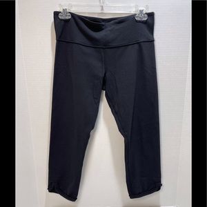 Lululemon Crop Leggings Ruffle Panels Capri Yoga Black Pants Women’s Size 8.